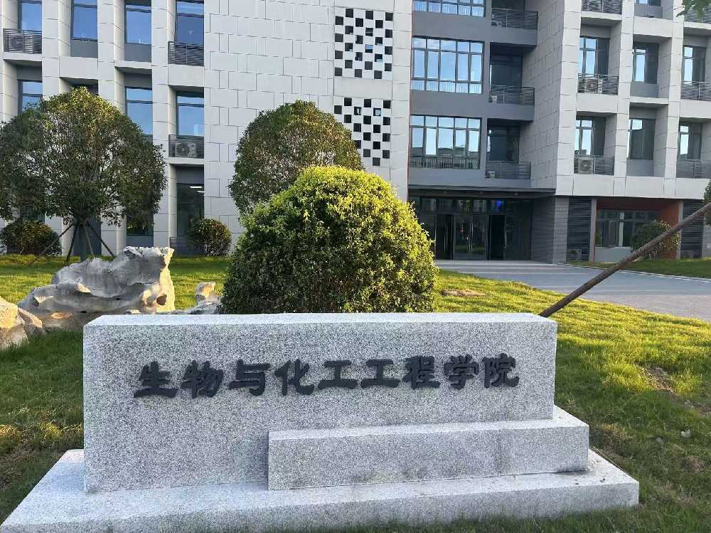 龙胜各族自治县扬州职业大学体育场高杆灯项目